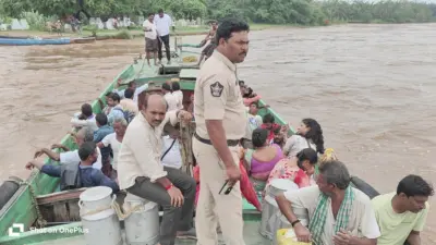 Konaseema: ప్రమాదకర స్థాయిలో గోదావరిలో వరద ప్రవాహం.. కంట్రోల్ రూమ్ , టోల్ ఫ్రీ నంబర్లు ఏర్పాటు