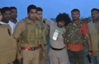 जेल की बैरक में अचानक बिगड़ी 'इनामी बदमाश' की तबीयत, अस्पताल पहुंचने से पहले ही थम गईं सांसें
