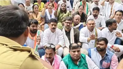 राहुल गांधी के खिलाफ FIR पर लखनऊ में कांग्रेस का प्रदर्शन, तनुज पुनिया समेत कार्यकर्ता हिरासत में