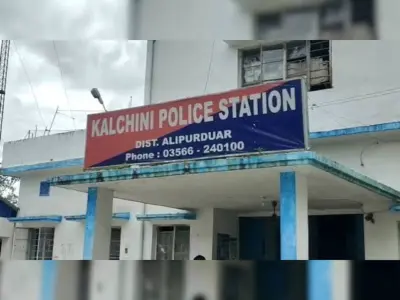 চার বছর ধরে ভাঙা সেতু, জীবনের ঝুঁকি নিয়ে যাতায়াত! আটিয়াবাড়ি চা বাগানে দুর্ভোগ, দ্রুত নির্মাণের আশ্বাস স্বরাষ্ট্র প্রতিমন্ত্রীর