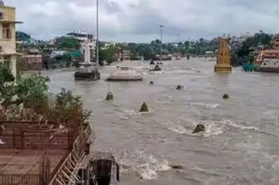 400 कुटुंबांचे स्थलांतर, घरे-दुकाने पाण्याखाली