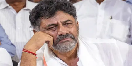 പുതുമുഖങ്ങള്ക്ക് കസേര; മന്ത്രിസഭാ പുനഃസംഘടനയില് കര്ണാടക കോണ്ഗ്രസില് പോര് മുറുകി; രാജിപ്രഖ്യാപിച്ച് എംഎല്എമാര്; തലപുകഞ്ഞ് ശിവകുമാര്; പ്രിയ നേതാക്കള്ക്ക് സ്ഥാനം നിഷേധിച്ചതില് പ്രതിഷേധിച്ച് പ്രവര്ത്തകര് തെരുവില്