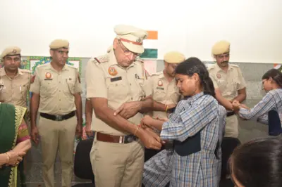दिल्ली पुलिस ने सरकारी स्कूलों में 'रक्षा का वचन' अभियान का किया आयोजन