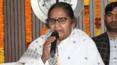 लखनऊ : शिक्षक छात्रों के आदर्श बनें, पोशाक और व्यवहार पर दें विशेष ध्यान - राज्यमंत्री गुलाब देवी