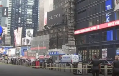 New York: टाइम्स स्क्वेअरजवळ महिलेचा दोघांवर चाकूने हल्ला; १ ठार, पोलिसांच्या गोळीबारात हल्लेखोर महिलाही ठार