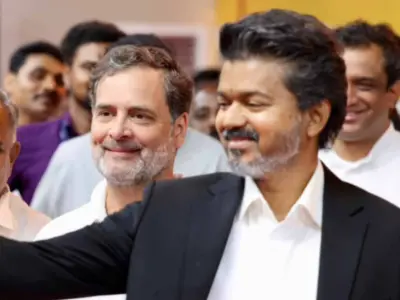 కాంగ్రెస్ కు ఎంపీ సీటు. విజయ్ వ్యూహం అదుర్స్?