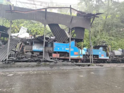 Loco Shed Darjeeling লোকো শেডের ছাদ ধসে দার্জিলিঙে আহত ৭