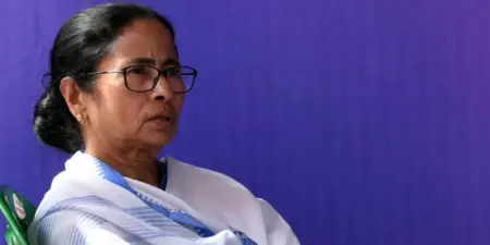 'എന്നെ തടയണമെങ്കില് കൊന്നു തള്ളണം'; വിമതര് ദ്രോഹികളെന്ന് മമത ബാനര്ജി
