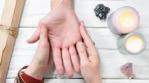 लव मैरिज होगी या अरेंज? आपकी हथेली की ये रेखाएं खोल देती हैं सारे राज, बस ऐसे करें चेक