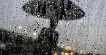 സംസ്ഥാനത്ത് ഇന്നും ഒറ്റപ്പെട്ട ശക്തമായ മഴ തുടരും; ഇടിമിന്നല് ജാഗ്രതാ നിര്ദ്ദേശവുമായി കാലാവസ്ഥാ വകുപ്പ്