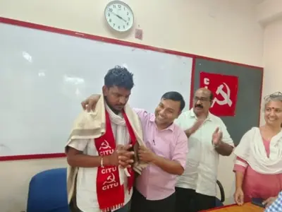 CITU felicitated Irfan যন্তর মন্তরের সেই ইরফান-কে সংবর্ধনা জানালো সিআইটিইউ