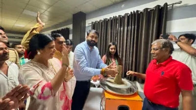 मेरठ में Electric Chak ने बदली कुम्हारों की जिंदगी! 210 से ज्यादा परिवारों को फायदा, 5 गुना तक बढ़ी आमदनी