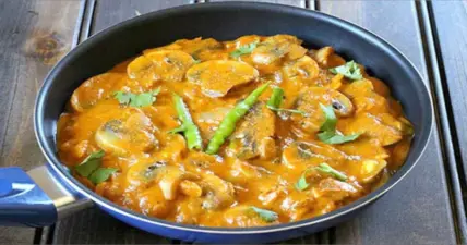 செட்டிநாடு ஸ்டைல் காளான் தொக்கு.. சாதம், சப்பாத்திக்கு செம்ம காம்போ.!