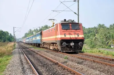SCR: వీక్లీ స్పెషల్ రైళ్ల సేవల పొడిగింపు