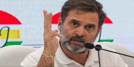 'ഖര്ഗെ പങ്കെടുത്ത റാലിക്ക് ശേഷം വേദി ശുദ്ധീകരിച്ചത് ജാതീയ അധിക്ഷേപം; പ്രധാനമന്ത്രി ഇടപെട്ട് കേസെടുക്കണം; ദളിതര് ബഹുമാനിക്കപ്പെടണമെന്ന് ബിജെപിയും ആര്എസ്എസും ആഗ്രഹിക്കുന്നില്ല': രാഹുല് ഗാന്ധി