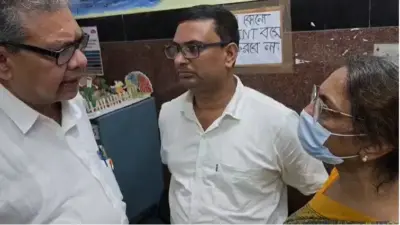 পার্ক ইনস্টিটিউশনের অসুস্থ ছাত্রীদের দেখতে আরজি করে স্বাস্থ্যমন্ত্রী