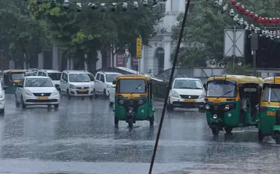 IMD Issues Red Alert for Gujarat and Madhya Maharashtra as Heavy Rainfall Set to Batter Several States | Cliq Latest