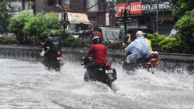 Kolkata Weather Forecast: অতি সক্রিয় নিম্নচাপের জেরে বুধেও দিনভর বৃষ্টিতে ভিজবে কলকাতা, কবে কমবে দুর্যোগ?
