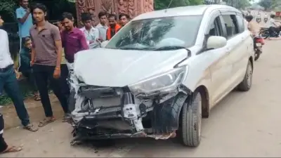 राजिम में अर्टिगा और हाईवा की जोरदार भिड़ंत
