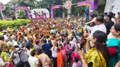 Thane Marathon : ना पदक, ना अल्पोपहार, मॅरेथॉनच्या आयोजनाची तोकडी धाव, विद्यार्थ्यांचा व्यासपीठासमोर रस्त्यावर ठिय्या, धावपट्टूचा मुख्यालयात रोष