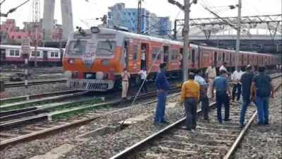 Howrah Station: হাওড়া স্টেশনে বিপত্তি, তার ছিঁড়ে বন্ধ ট্রেন চলাচল, বর্ধমান লাইনে চরমে দুর্ভোগ
