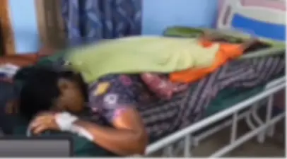 దారుణం.. నిద్రిస్తున్న మహిళపై పెట్రోల్ పోసి నిప్పంటించిన దుండగులు!