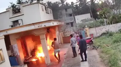 యువతి ఇంటిపై ప్రేమోన్మాది కిరోసిన్ సీసాలతో దాడి!