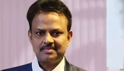 കാര് ഡിവൈഡറിലിടിച്ച് തീപിടിച്ച് പ്രമുഖ ന്യൂറോ സര്ജൻ വെന്തുമരിച്ചു