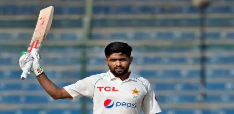 হতাশাজনক পারফরম্যান্সে কোপ, শান মাসুদকে সরিয়ে ফের পাকিস্তান দলের নেতৃত্বে বাবর!