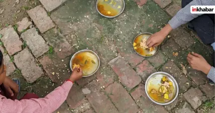 मिड-डे मील के नाम पर बच्चों को मिला ये खाना! VIDEO देख भड़के लोग