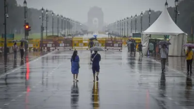 ఢిల్లీ-ఎన్సీఆర్లో పలు ప్రాంతాల్లో ఉరుములు, మెరుపులతో కూడిన భారీ వర్షం
