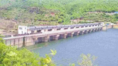 శ్రీశైలంలో తగ్గుతున్న నీరు