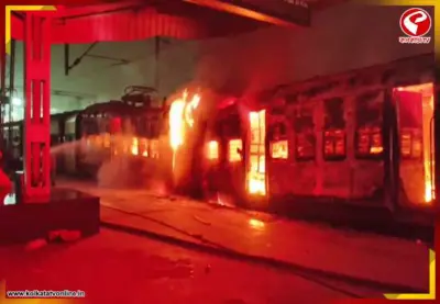 ভোররাতে প্যাসেঞ্জার ট্রেনে ভয়াবহ আগুন, পুড়ে গেল তিনটি বগি, অল্পের জন্য রক্ষা পেল শতাধিক যাত্রী