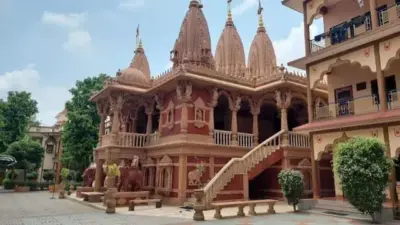 प्रयागराज में स्वामीनारायण मंदिर का हिस्सा गिरा हादसे के समय खाली था परिसर बड़ा हादसा टला