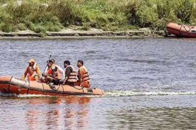 हथिनीकुंड बैराज में यमुना में सेना की नाव पलटी, लापता दो जवानों की तलाश में जुटे बचावकर्मी