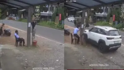SHOCKING: ವಿದ್ಯುತ್ ಕಂಬಕ್ಕೆ ಕಾರು ಡಿಕ್ಕಿ, ಕೂದಲೆಳೆ ಅಂತರದಲ್ಲಿ ಪಾರಾದ ಸೆಕ್ಯುರಿಟಿ ಗಾರ್ಡ್! -VIDEO