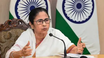 మమతకు భారీ షాక్?.. చీలిక దిశగా తృణమూల్ కాంగ్రెస్!