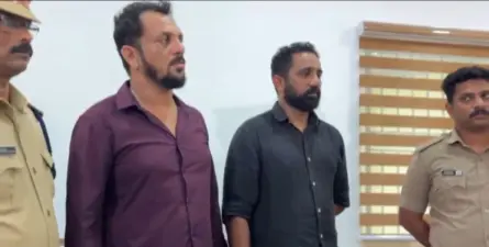 തലശ്ശേരിയില് വ്യാജരേഖാ മാഫിയ പിടിയില്; 500 ആധാര്-പാൻ കാര്ഡ് കണ്ടെടുത്തു