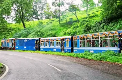Darjeeling Toy Train : पहाड़ों की रानी दार्जिलिंग की यात्रा करने वाले पर्यटकों के लिए खुशखबरी,1 अक्टूबर से विशेष टॉय ट्रेन भ्रमण सेवाएं शुरू