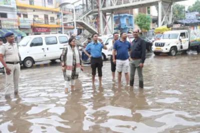 ग्वालियर में भारी बारिश से जनजीवन प्रभावित, कलेक्टर रूचिका सिंह चौहान ने जलभराव वाले क्षेत्रों का किया निरीक्षण