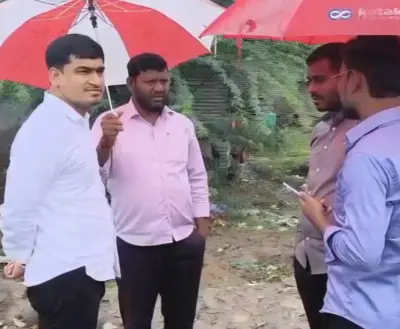 कदमवाकवस्ती येथील सोहमच्या कुटुंबाला सभापती युवराज काकडे यांची सांत्वनपर भेट; मुख्यमंत्री सहायता निधीतून विशेष आर्थिक मदतीसाठी आमदार ज्ञानेश्वर कटके यांच्याकडे मागणी