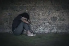घर में अकेली युवती को बहला-फुसलाकर ले गए दबंग, साथ में डेढ़ लाख कैश और जेवरात भी गायब!