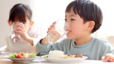 சாப்பிட்ட உடனேயே தண்ணீர் குடிக்கலாமா? - அறிவியல் உண்மைகளும், மூடநம்பிக்கைகளும் !