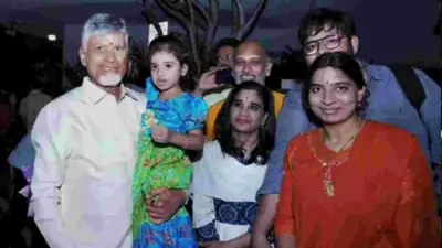 సింగపూర్లో సీఎం చంద్రబాబుకు గ్రాండ్ వెల్కమ్.. ఎన్ఆర్ఐల స్వాగతం