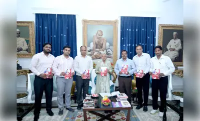 राज्यपाल ने "साथी हाथ बढ़ाना" पुस्तक का विमोचन किया
