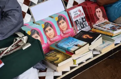 احمد آباد: این فرینک، ملالہ کی کتابیں پڑھنے والوں سے 'مسلمان نہ ہونے' کا ثبوت مانگا گیا