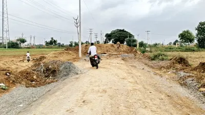 తవ్వారు.. వదిలేశారు!