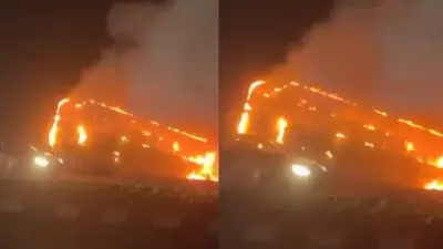 गायों की मौत से भड़का ग्रामीणों का गुस्सा: बस में लगाई आग, चालक मौके से फरार; VIDEO वायरल