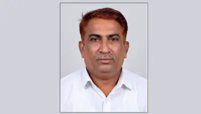 പിക്കപ് വാന് സ്കൂട്ടറില് ഇടിച്ച് അപകടം; മകന്റെ ഗൃഹപ്രവേശ ചടങ്ങ് ക്ഷണിക്കാന് പോയി മടങ്ങിയ പിതാവിന് ദാരുണാന്ത്യം