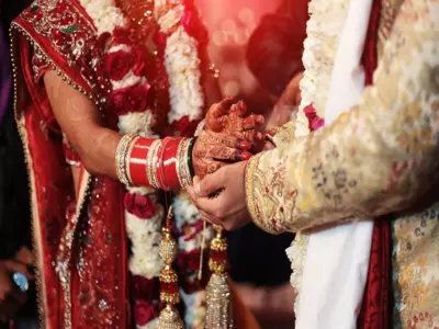 लग्नाच्या 12 व्या दिवशी तलाठ्याने संपवलं जीवन ; पत्नीची ''ती'' डायरी अन...